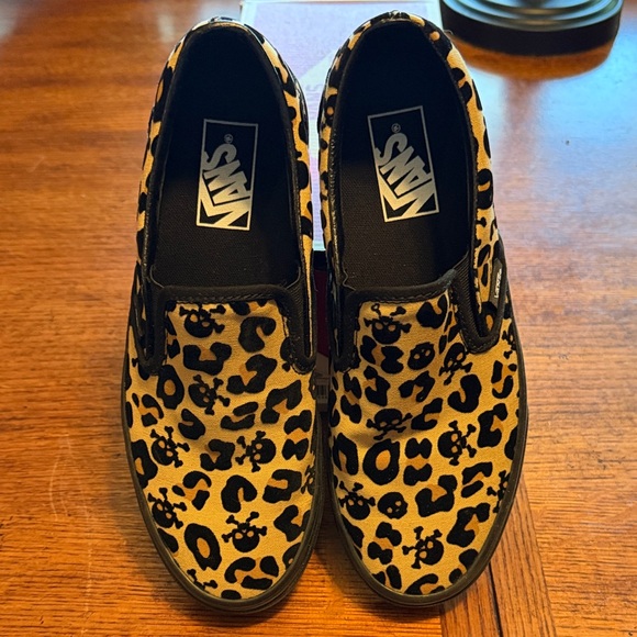 Special Edition Vans Leopard Skull💀Print Slip-Ons - Picture 3 of 5